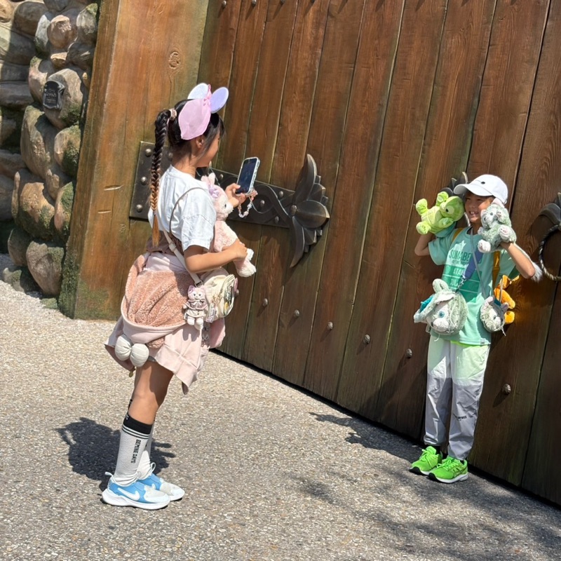 有友ひとみ