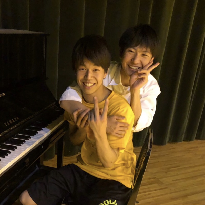 と