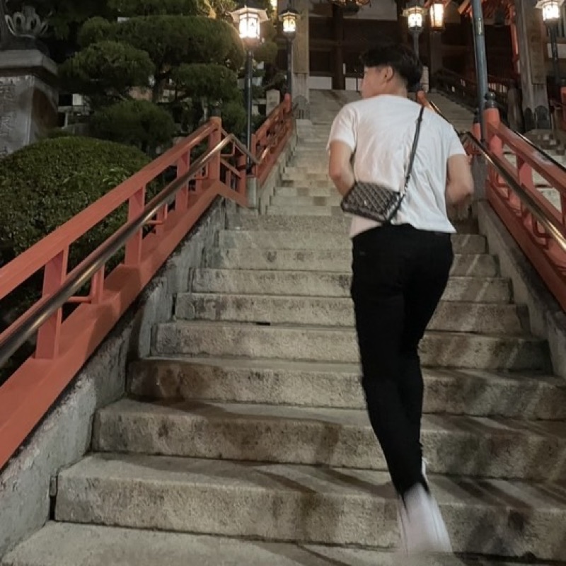 岸　晴都