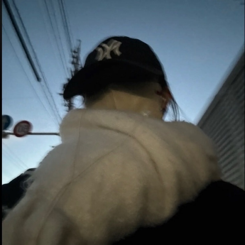 足立百那