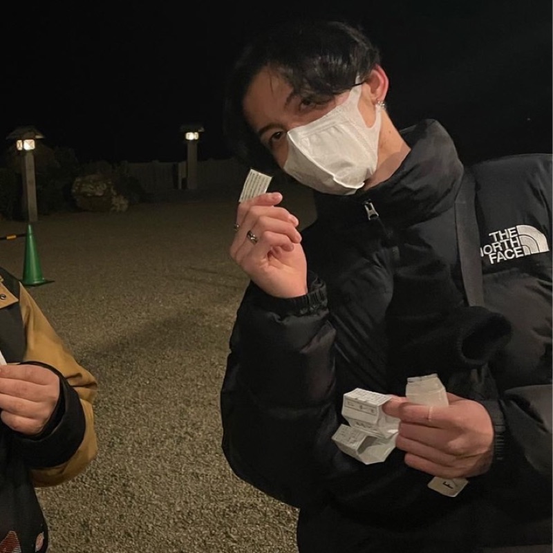 けん