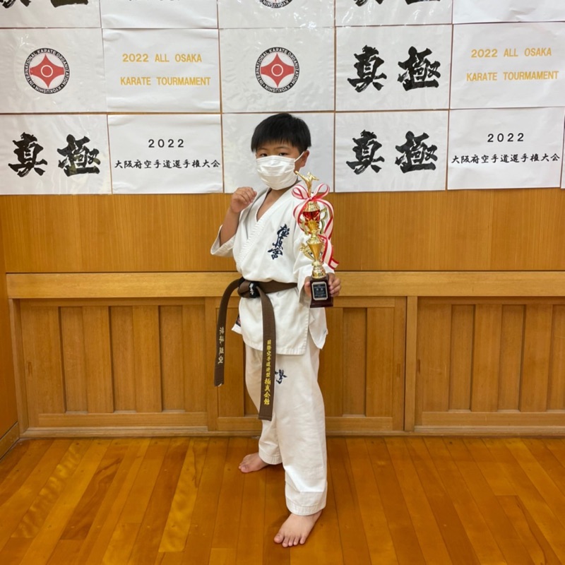 新崎薫
