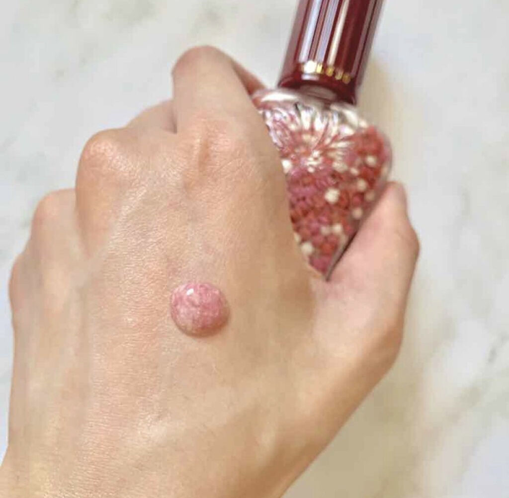 「気になる肌悩みを光でカバー!おすすめツヤ系ファンデーション15選&自然なツヤ肌の作り方」の画像(#110379)