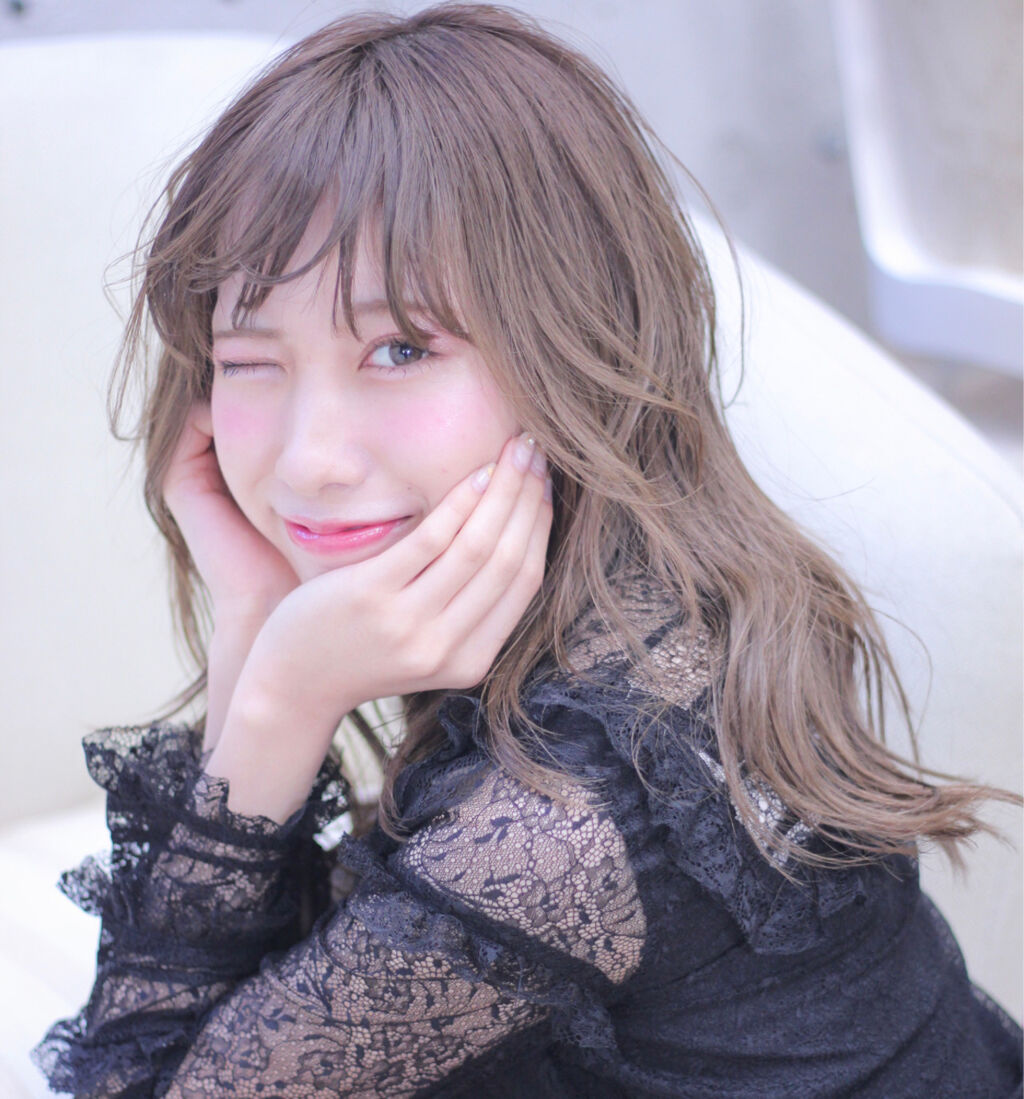 「髪色を憧れのハイトーンデビューした人に捧ぐ、垢抜けメイク法」の画像(#151718)