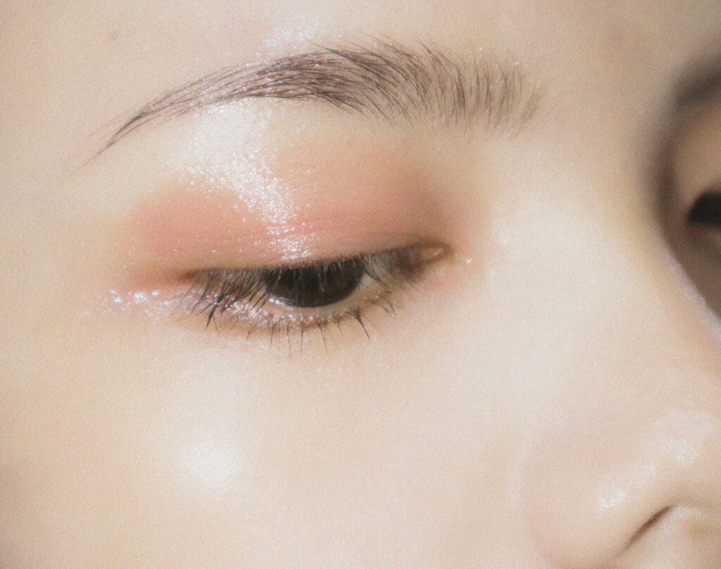 周りに聞きにくい「眉毛」をセルフで手軽に脱毛する方法とは?注意点やおすすめアイテムも伝授! | LIPS 周りに聞きにくい「眉毛」をセルフで手軽に脱毛する方法とは?注意点やおすすめアイテムも伝授! | LIPS