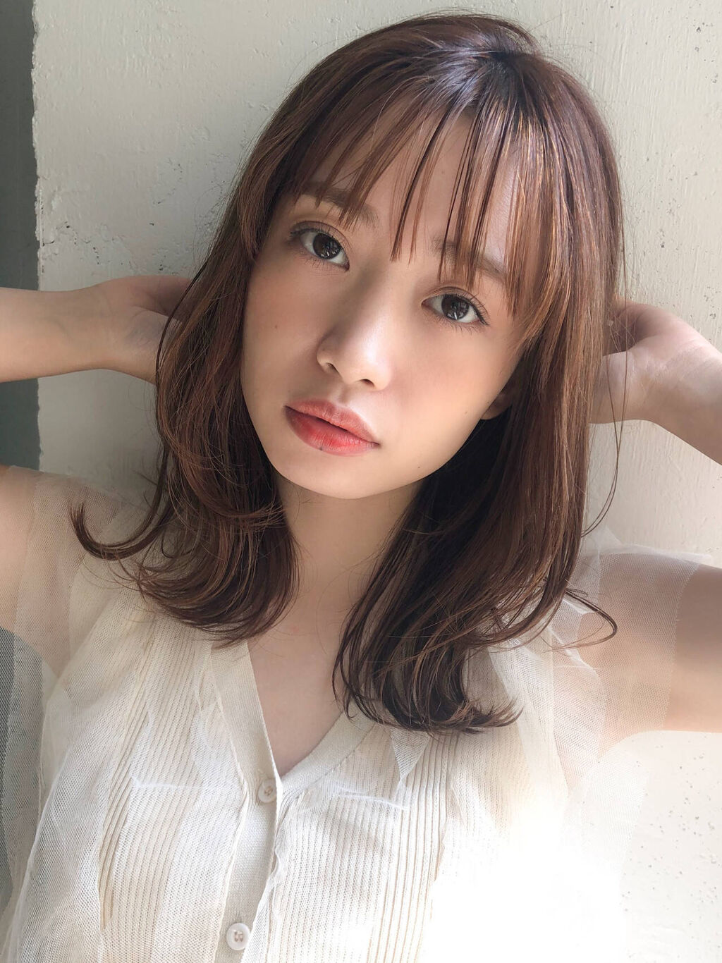 目と眉毛の間を近付けて理想の美人顔に 狭くする方法や広い 狭い人のメイク方法も解説 Lips