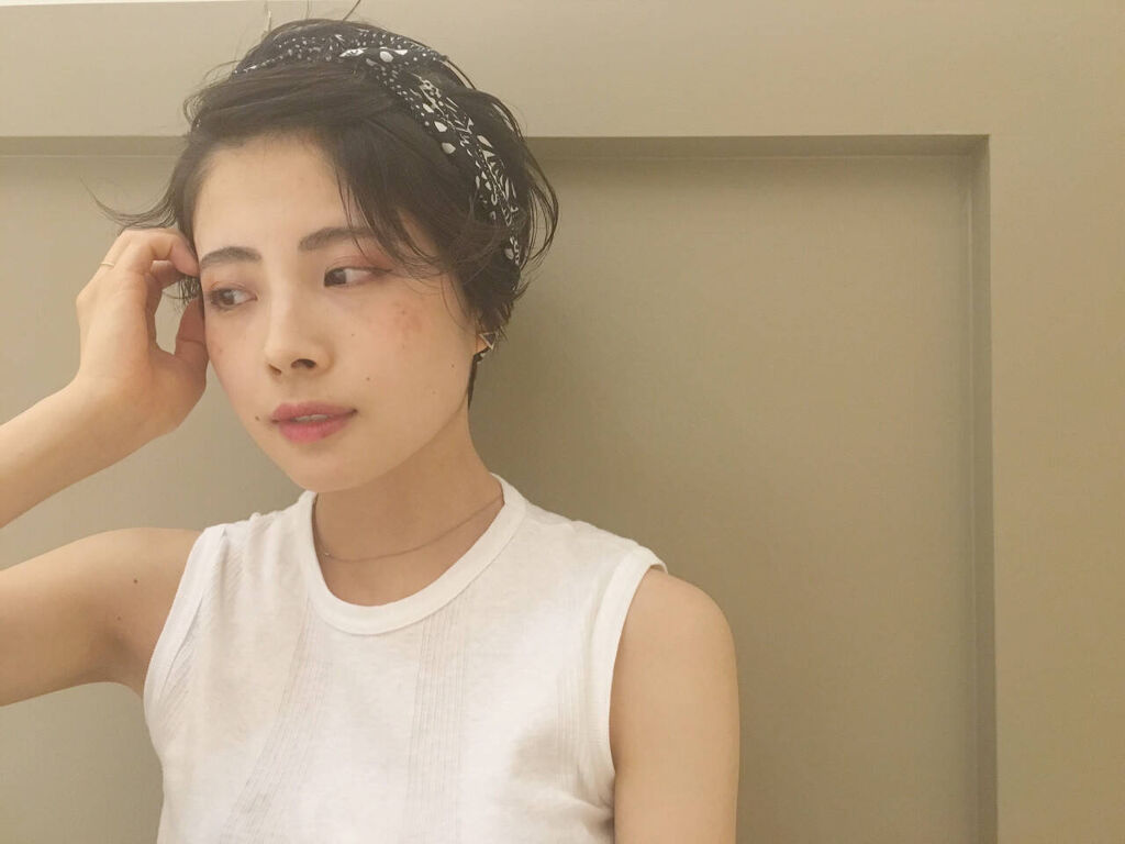 ヘアバンドのおしゃれな付け方 40代 50代やボブ向けアレンジも 髪型 年代 シーン別 Lips