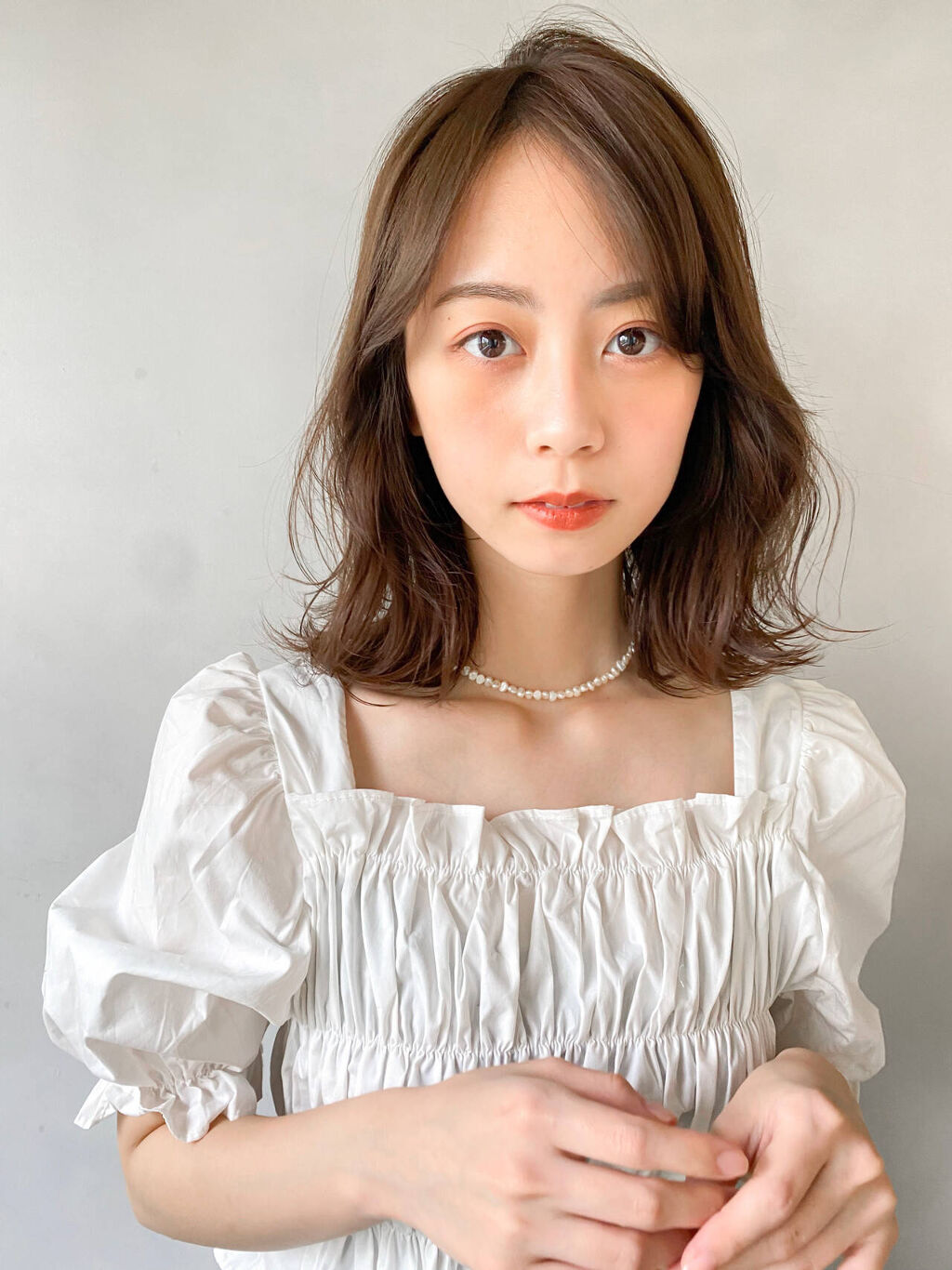 長い前髪の邪魔にならないセット方法 流す センター分け 伸ばしかけでもokなこなれアレンジを紹介 Lips