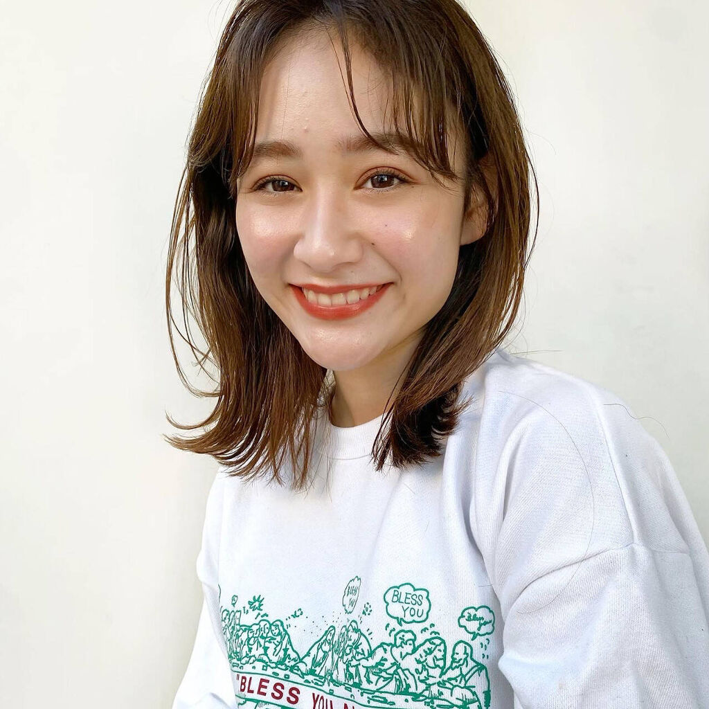 前髪の分け目 で印象が決まる どっちの位置がいい 比率は 決め方 作り方 なくす方法を解説 Lips 前髪の分け目 で印象が決まる どっちの位置がいい 比率は 決め方 作り方 なくす方法を解説 Lips