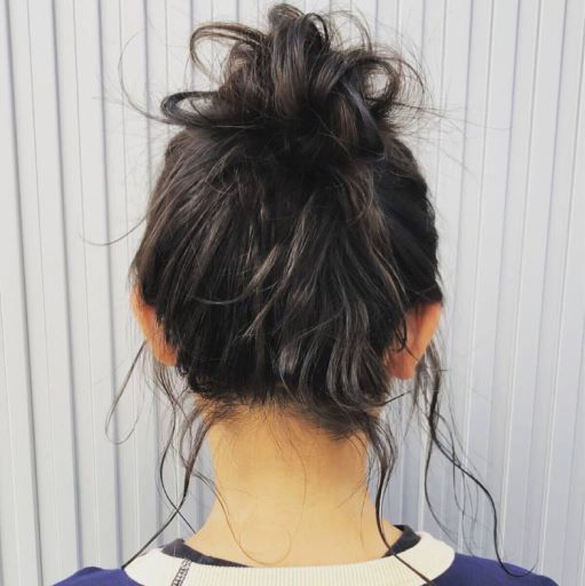 寝る時に髪が傷まないためのお手入れ方法 摩擦 寝ぐせを防ぐまとめ方 結び方を徹底紹介 Lips