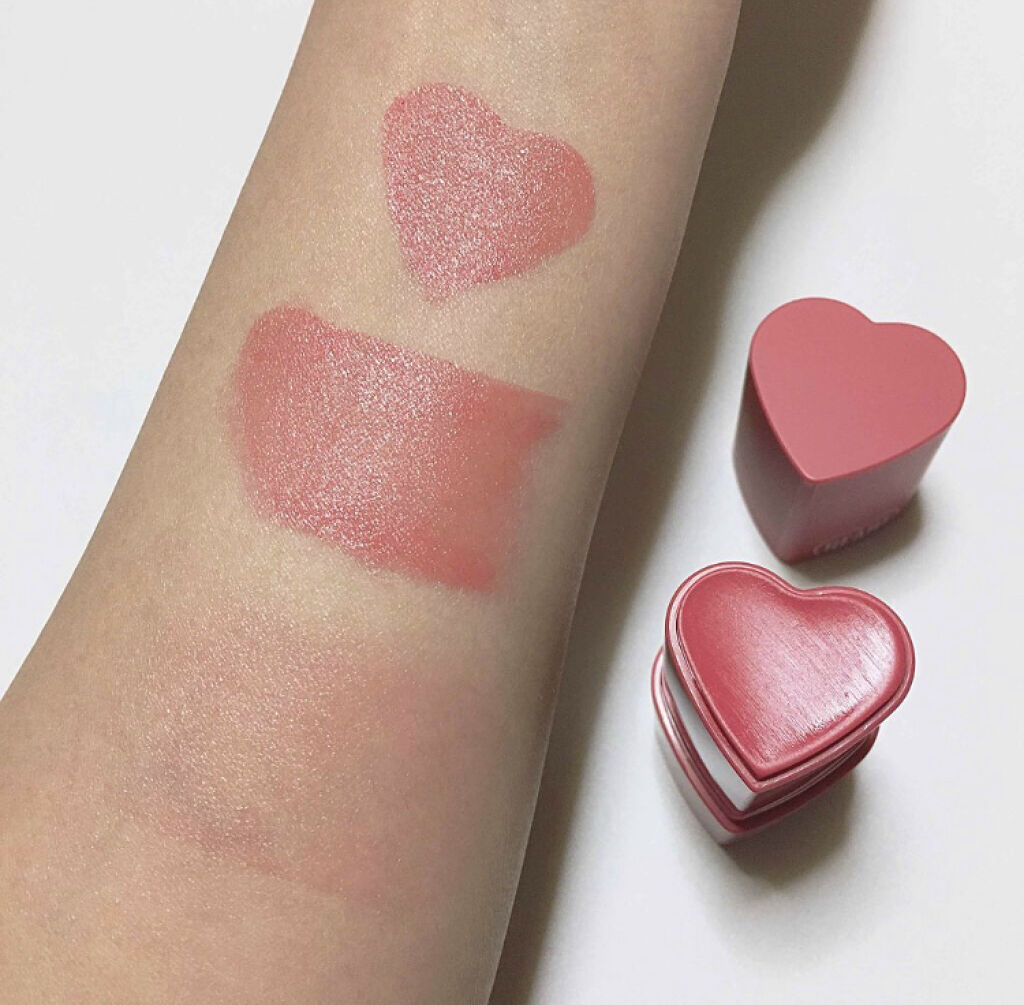 「可愛らしい見た目に胸キュン♡毎日持ち歩きたいハートモチーフコスメを集めました!」の画像(#76462)