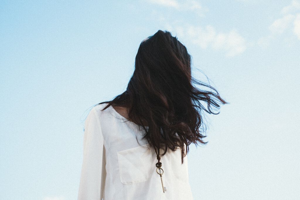透明感はつくるもの?ブルーの化粧下地であなたも儚げgirlになりましょう♡の画像