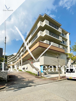 ラ・ビスタ宝塚プラーザコムズ 404 【兵庫県阪急宝塚駅　　　　　バス停「すみれが丘中央バス停」】 の外観写真