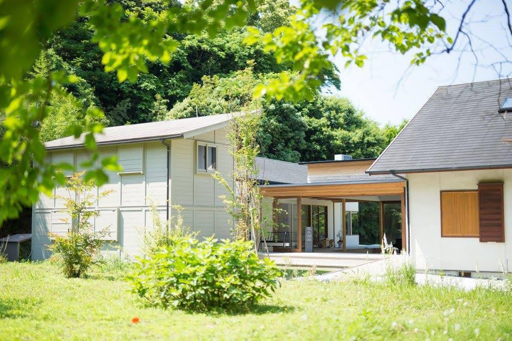 森の中に佇む歯科室。今日もピアノの音がきこえてきます