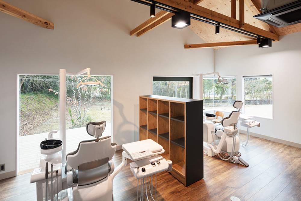 季節の移ろいも楽しめる、治療室からの眺め