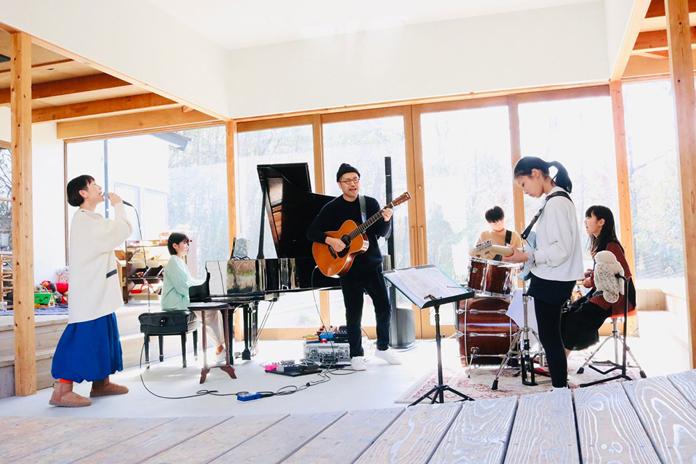 ここで生まれたガールズバンド「いとの森の音楽室」とiimaのセッション