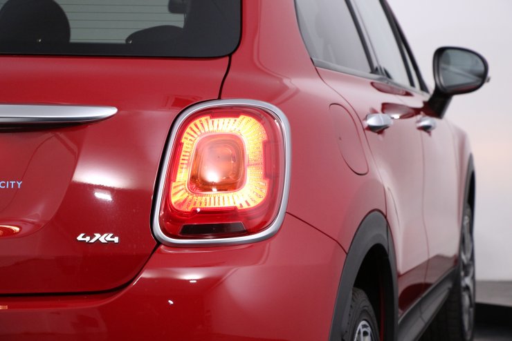 FIAT500Xクロス 純正タッチスクリーンモニター【パスコード無し】送料無料 フィアット フィアット 500Xの価格・新型情報・グレード諸元