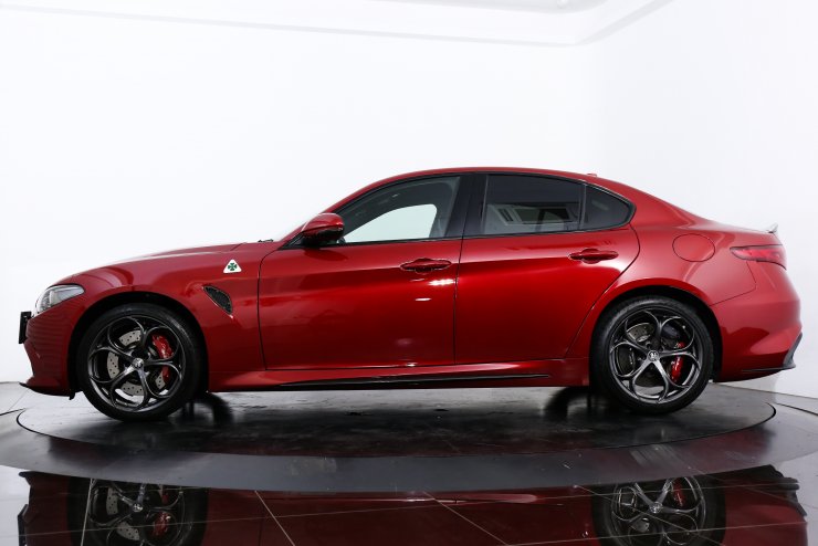 アルファロメオ ジュリア Quadrifoglio トップグレードスポーツモデル