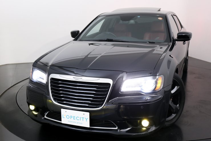 クライスラー 300 S 100台限定車 前後席シートヒーター ステアリングヒーター レッドレザー 純正SDナビ・バックカメラ プラチナブラックカラーフロントグリル 20インチブラックカラーAW ピアノブラックインテリアアクセント【車検30年9月迄】中古車 クライスラー 300 S 100台限定車 前後席シートヒーター ステアリングヒーター レッドレザー 純正SDナビ・バックカメラ プラチナブラックカラーフロントグリル 20インチブラックカラーAW ピアノブラックインテリアアクセント【車検30年9月迄】中古車