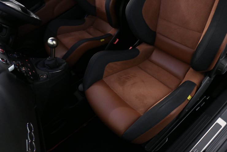 アバルト 595 competizione ブラウンシート Sabelt製セミバケット