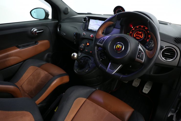 アバルト 595 competizione ブラウンシート Sabelt製セミバケット