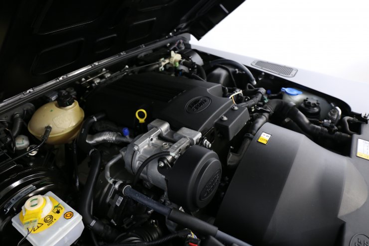 ランドローバー ディフェンダー 90 Autobiography Edition 6MT 世界
