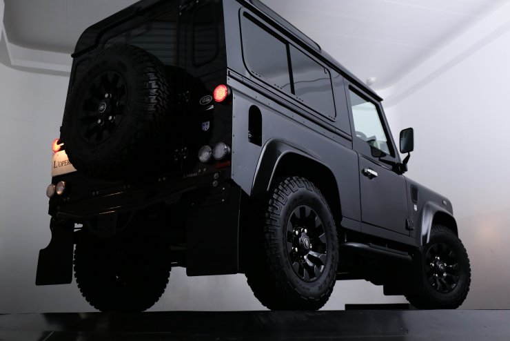 ランドローバー ディフェンダー 90 Autobiography Edition 6MT 世界