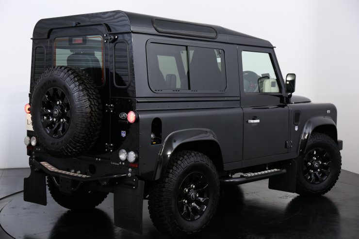 ランドローバー ディフェンダー 90 Autobiography Edition 6MT 世界