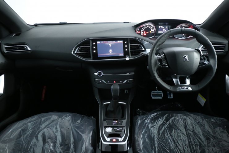 プジョー 308 GT ブルーHDi ディーゼルターボ ブラックハーフレザー
