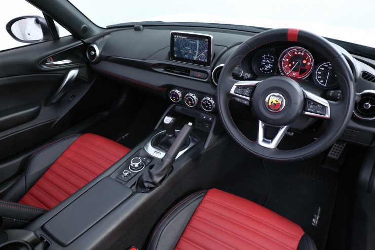 アバルト 124スパイダー 124spider 6速MT 1オーナー レザー＆ナビPKG