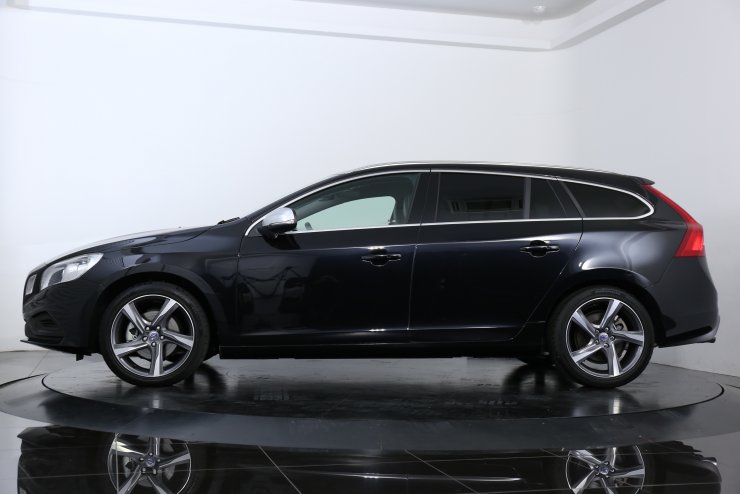ボルボ V60 T4 Rデザイン 黒革 18インチAW ナビ ボルボ V60 T4 Rデザイン ブラックレザー 純正HDDナビバックカメラ 地