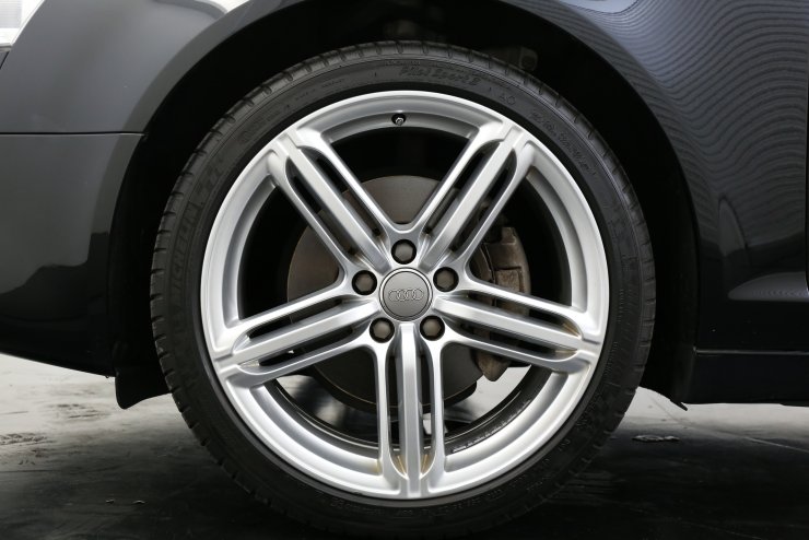 アウディ A6 A6 2.8 FSI quattro S-line plusPKG エアサスペンション