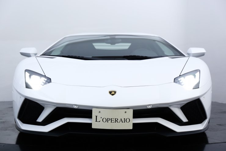 ランボルギーニ アヴェンタドール LP740-4 走行100km 有償外装色
