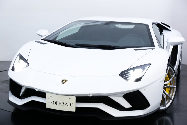 ランボルギーニ アヴェンタドール LP740-4 走行100km 有償外装色
