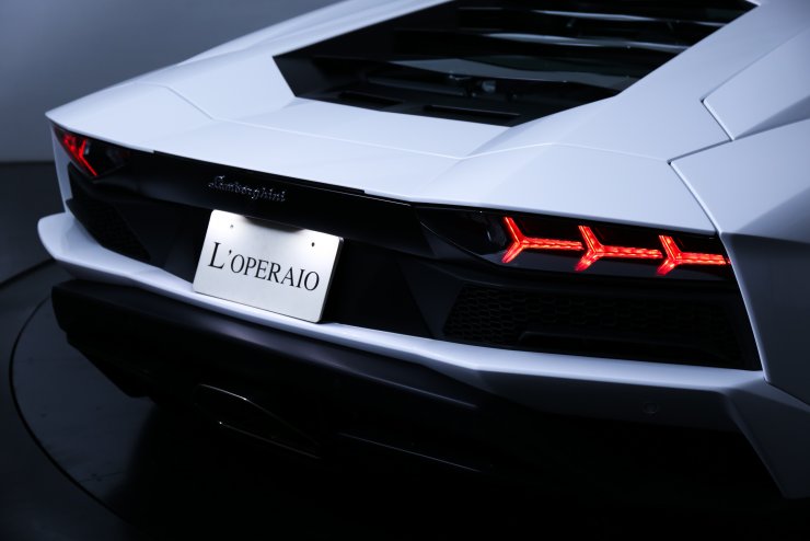 ランボルギーニ アヴェンタドール LP740-4 走行100km 有償外装色