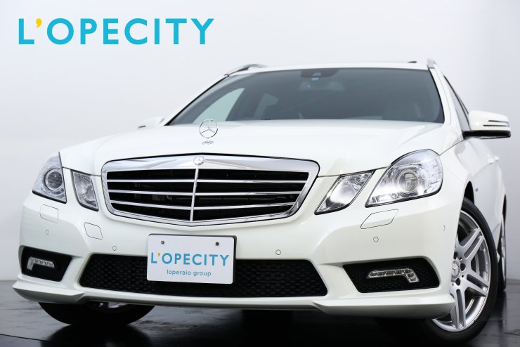 メルセデスベンツ Eクラス W212 E350 AMG リア右ドアパネル 231A ホワイト系4