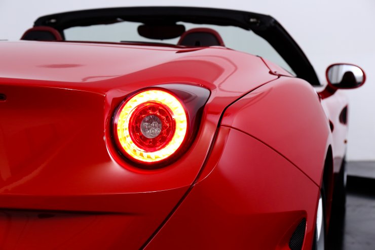 フェラーリ カリフォルニア T ロッソフェラーリレザー ビアンコ