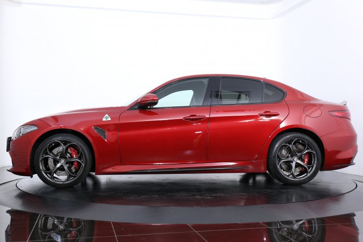 アルファロメオ ジュリア Quadrifoglio 有償色・コンペティツィオーネ