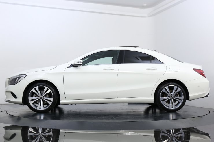 メルセデスベンツ CLAクラス CLA220 4MATIC 2018年現行モデル