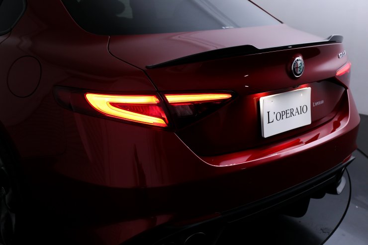 アルファロメオ ジュリア Quadrifoglio 有償色ロッソコンペティツィ
