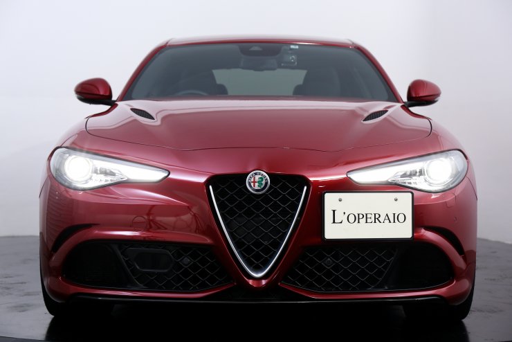 アルファロメオ ジュリア Quadrifoglio 有償色ロッソコンペティ