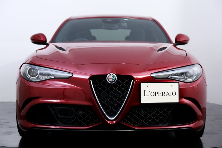アルファロメオ ジュリア Quadrifoglio 有償色ロッソコンペティ