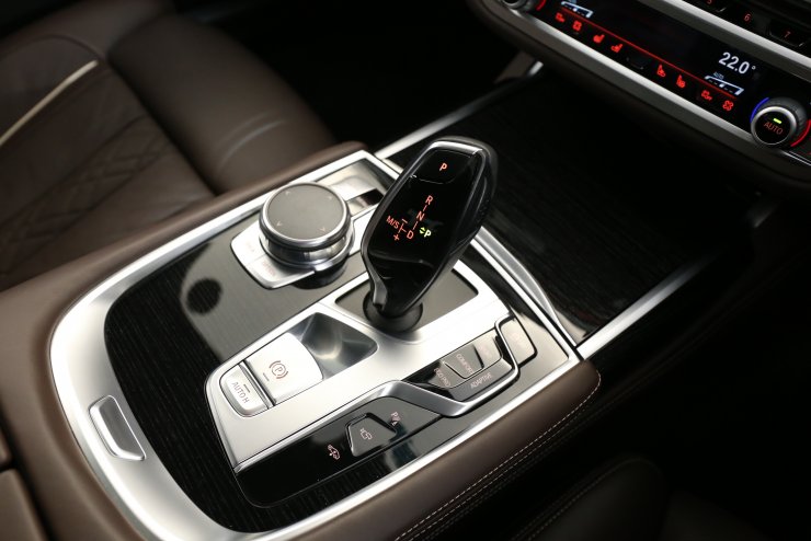 BMW 7シリーズ 740i M-Sport ワンオーナー モカエクスクルーシブナッパ