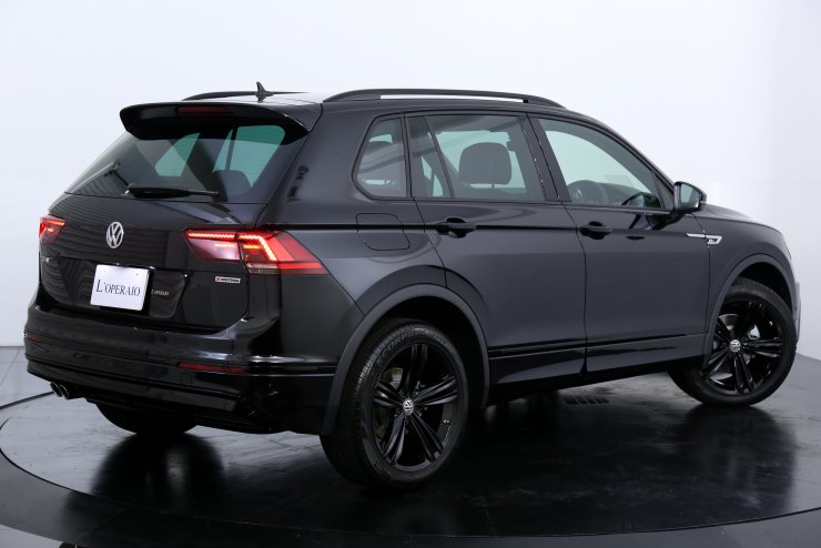 イニシャルラブブ　R ブラック　黒 フォルクスワーゲン ティグアン Tiguan TDI 4MOTION R-Line