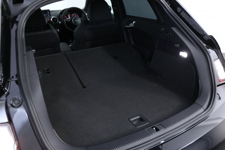アウディ A1スポーツバック 1.4TFSI S-LinePKG ブラックハーフレザー