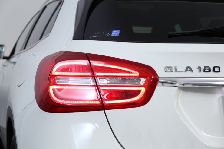 メルセデスベンツ GLAクラス GLA180 ベーシックPKG レーダーセーフティ