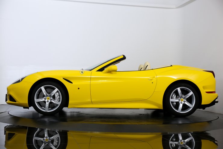 フェラーリ カリフォルニア T F1DCT クリームレザー スクーデリア