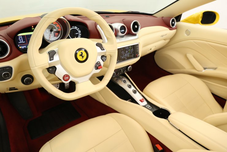 フェラーリ カリフォルニア T F1DCT クリームレザー スクーデリア
