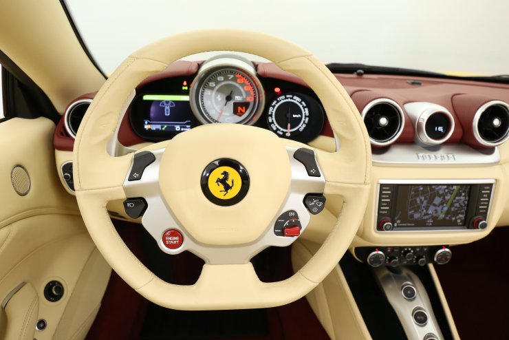 フェラーリ ステアリング Thrustmaster T98-P FERRARI 296 GTB - 製品詳細 | パソコンSHOP