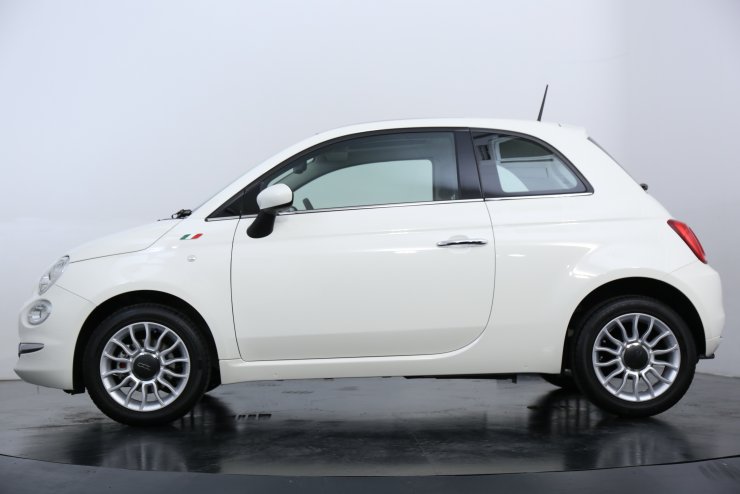 フィアット500 1.2 8vラウンジ　ガラスルーフ　ワンオーナー車　内外装綺麗 フィアット500 1.2 8vラウンジ ガラスルーフ ワンオーナー車 内